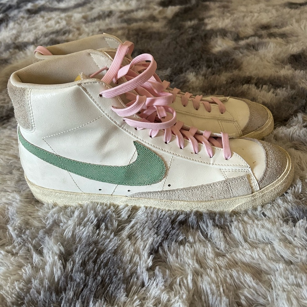 Nike mens High-Top Sneakers - Cream and Green